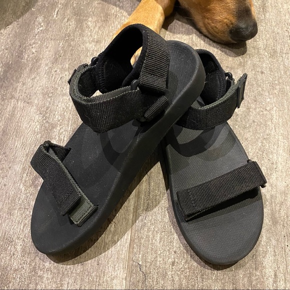 NWOT JW Anderson x Uniqlo sandals - Picture 2 of 3